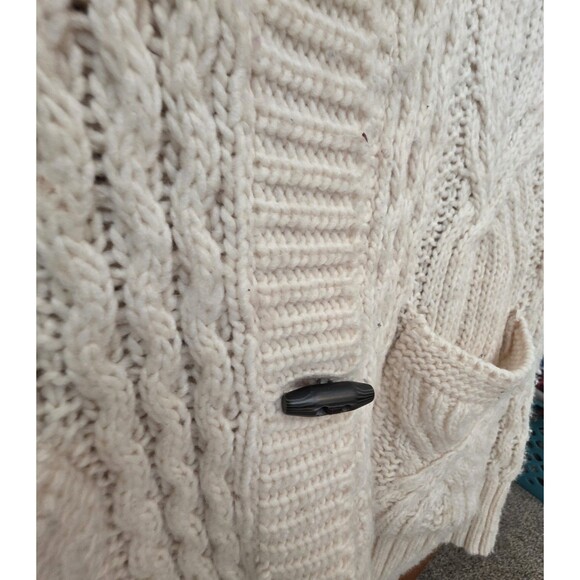 American Eagle Cable Knit Cardigan Size Medium Shawl Collar Pockets Cream - Picture 3 of 9